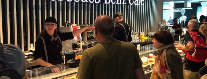 Mercedes-Benz Cafè is one of Mi’s Liked Places.