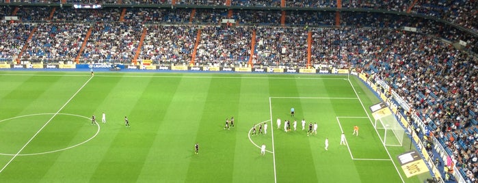 Estadio Santiago Bernabéu is one of Tempat yang Disukai Armando.