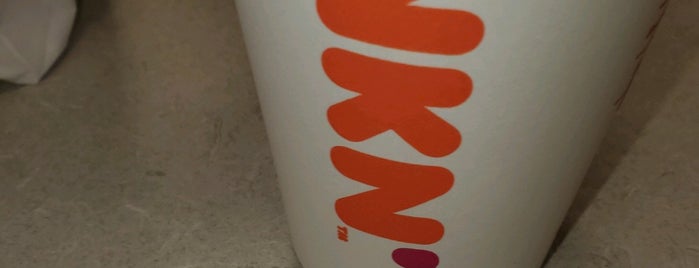 Dunkin' is one of Tomさんのお気に入りスポット.
