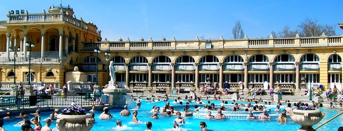 Széchenyi Thermal Bath is one of Budapest.