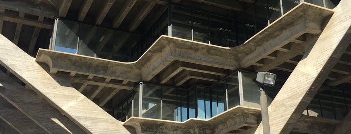 Geisel Library is one of Orte, die Kyra gefallen.