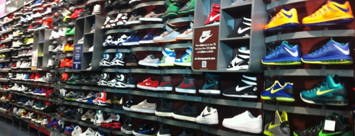 Champs Sports is one of Kyra’s Liked Places.
