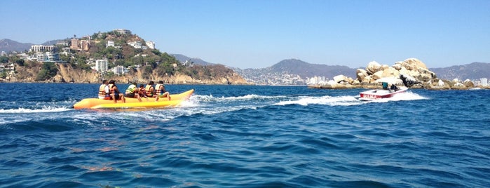 Isla de la Roqueta is one of Lugares imperdibles en Acapulco.