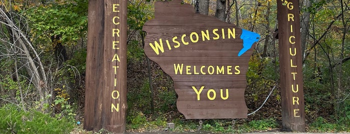 Wisconsin Welcomes You Sign is one of Minneapolis.
