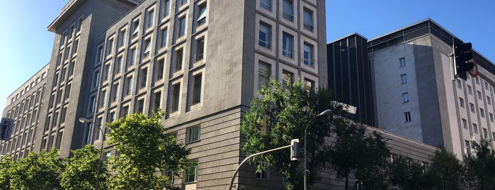 Ministerio de Defensa is one of Edificios gubernamentales.