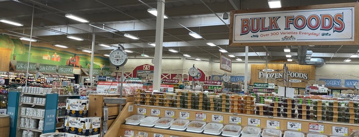 Sprouts Farmers Market is one of Adamさんのお気に入りスポット.