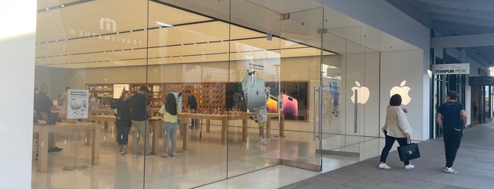 Apple Corte Madera is one of California COOL.
