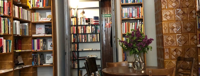 Massolit Books & Café is one of Posti che sono piaciuti a Neel.