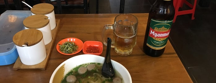 吉祥小喫 (Aung Mingla Restaurant) is one of Posti che sono piaciuti a Neel.