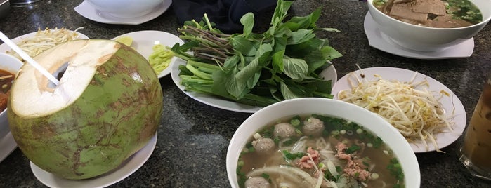 Phở Quỳnh is one of Posti che sono piaciuti a Neel.