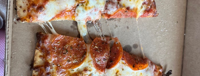 Campisi’s Pizza is one of Lugares favoritos de Jose.