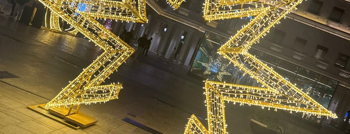 Galeries Lafayette is one of Osamah's Saved Places.