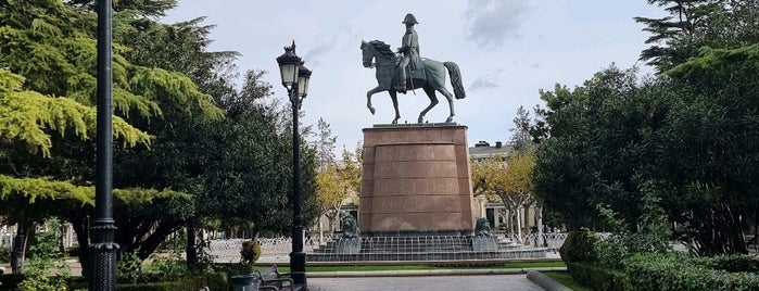 Plaza del Espolón is one of Imprescindible ver en Logroño.