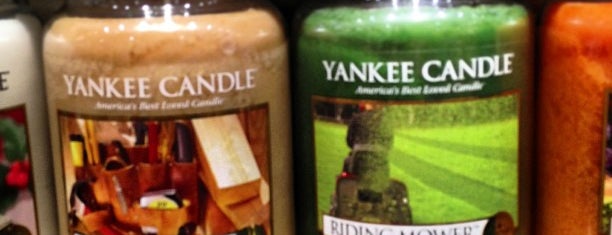 Yankee Candle is one of Lugares favoritos de Tammy.