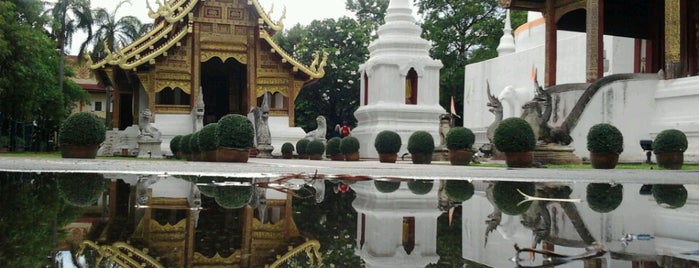 Wat Phra Singh Waramahavihan is one of Chill in ❤ o(≧o≦)o ChaingMai.
