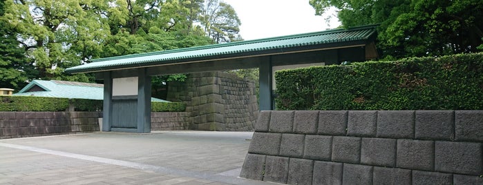 西ノ丸玄関門 is one of 城.