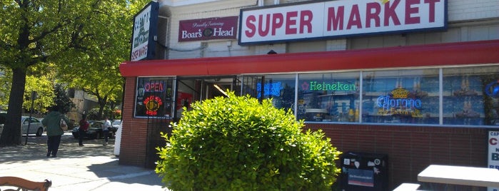 Capitol Hill Super Market is one of สถานที่ที่ Christina ถูกใจ.