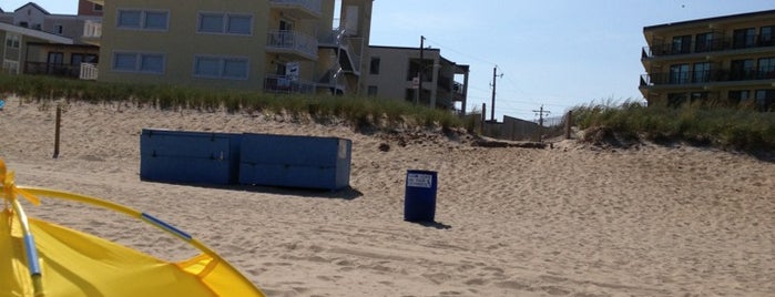 80th St Beach is one of Lieux qui ont plu à Chris.