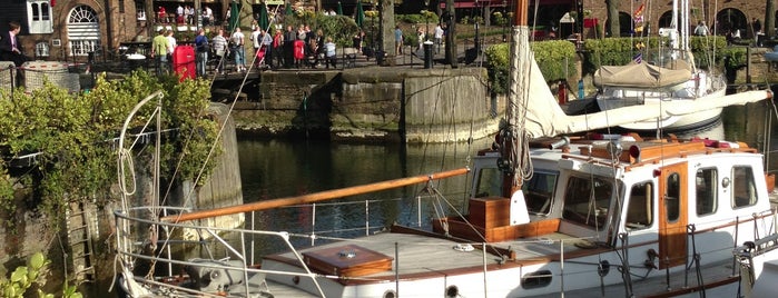 St Katharine Docks is one of Lugares favoritos de Sonia.