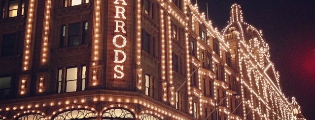 Harrods is one of Londres.