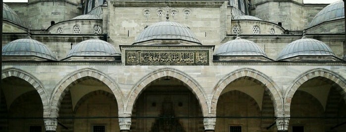 Süleymaniye Külliyesi is one of Gespeicherte Orte von Burak.