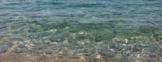 Kalathos Beach is one of สถานที่ที่ Onur ถูกใจ.