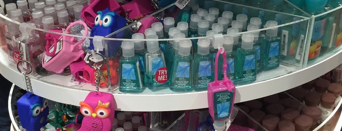 Bath & Body Works is one of Stephaniaさんのお気に入りスポット.