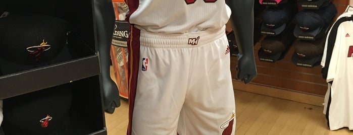 Miami Heat Store @ The Triple A is one of Yaniさんのお気に入りスポット.