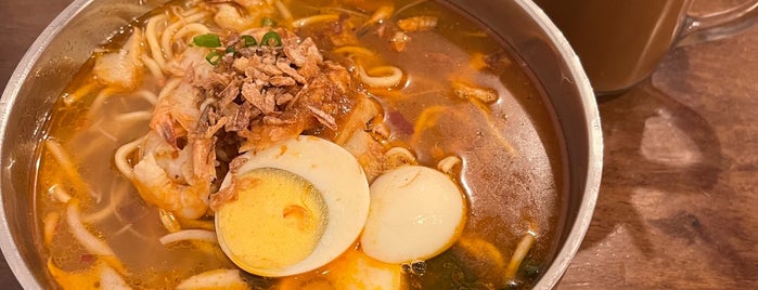 婆婆妈妈面档 (Popomama Noodles) is one of Kajang.
