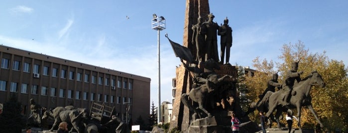Atatürk Anıtı is one of Lugares favoritos de İsmail.