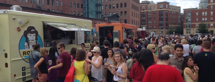 South End Food Trucks is one of Lugares favoritos de Sarah.