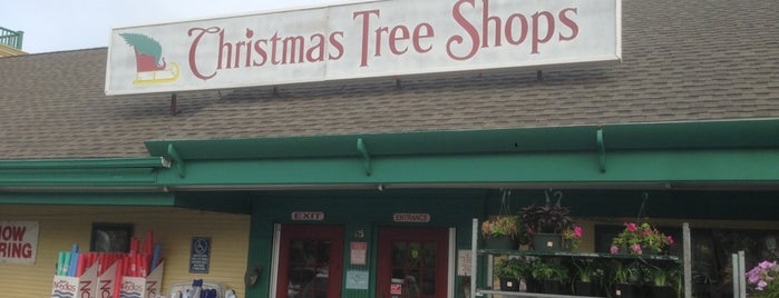 Christmas Tree Shops is one of Lugares favoritos de Ann.
