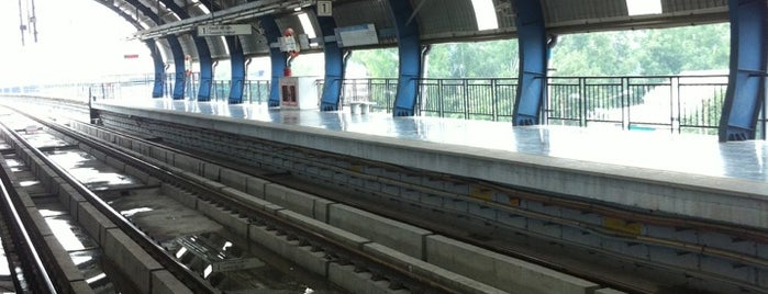 Kaushambi Metro Station is one of New Delhi.