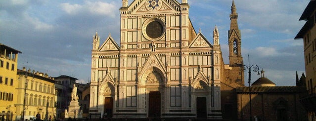 Piazza Santa Croce is one of Florença.