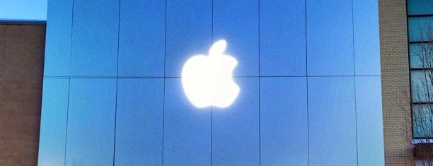 Apple Leawood is one of Locais curtidos por Becky Wilson.