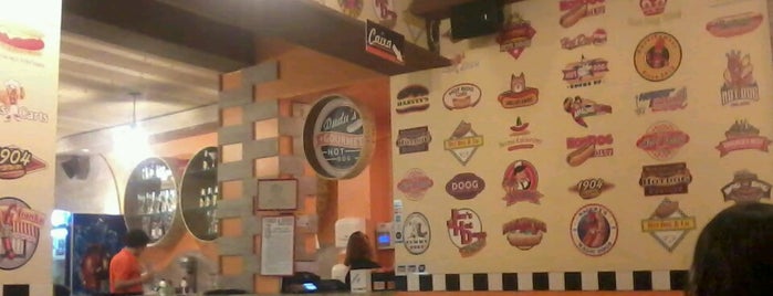 Dudu's Hot Dog Gourmet is one of สถานที่ที่บันทึกไว้ของ Fabio.