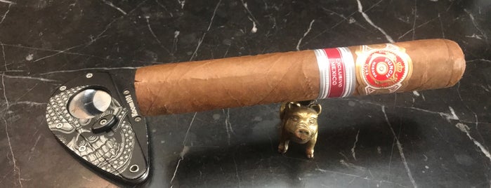 Cigar Point is one of Locais curtidos por Hector.