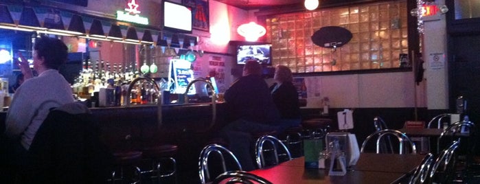 Stevenson's Bar & Grill is one of Lugares guardados de Jason.