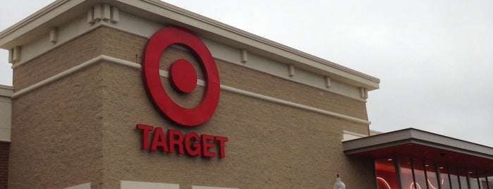 Target is one of สถานที่ที่ Kimberly ถูกใจ.