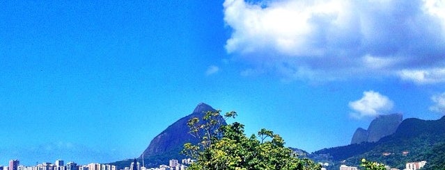 Lagoa Rodrigo de Freitas is one of Coolplaces Rio.