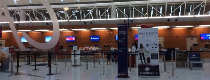 Southwest Airlines Ticket Counter is one of Tempat yang Disukai Ryan.