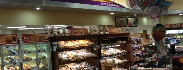 Stop & Shop is one of Kaitlyn’s Liked Places.