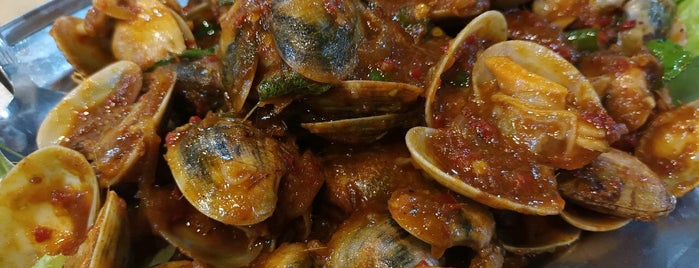 Taitong Seafood is one of Locais curtidos por Teresa.