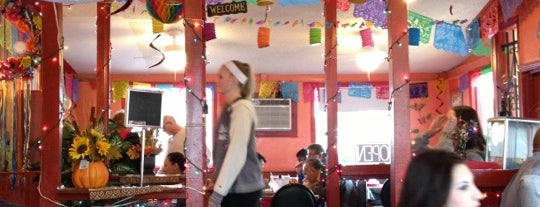 Oasis Mexican Cafe is one of Rachelさんのお気に入りスポット.