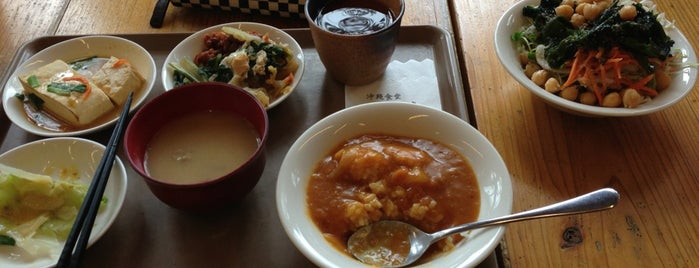 沖縄食堂 島菜 is one of Okinawa.