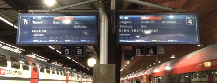 Gleis 4/5 is one of Zürich Hauptbahnhof.