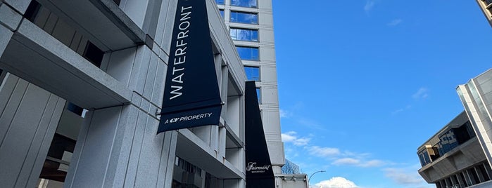 The Fairmont Waterfront is one of Hotéis favoritos.