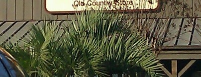 Cracker Barrel Old Country Store is one of Orte, die Susana gefallen.