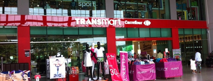 Transmart Carrefour Kalimalang is one of Rachmat'ın Beğendiği Mekanlar.