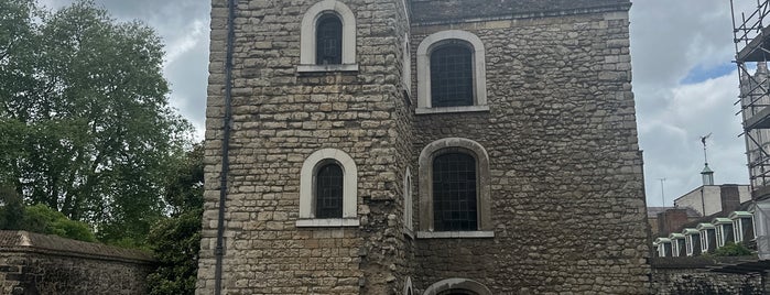 Jewel Tower is one of London Pass.